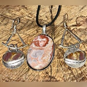 Crazy Lace Agate Pendant & Earrings Set
